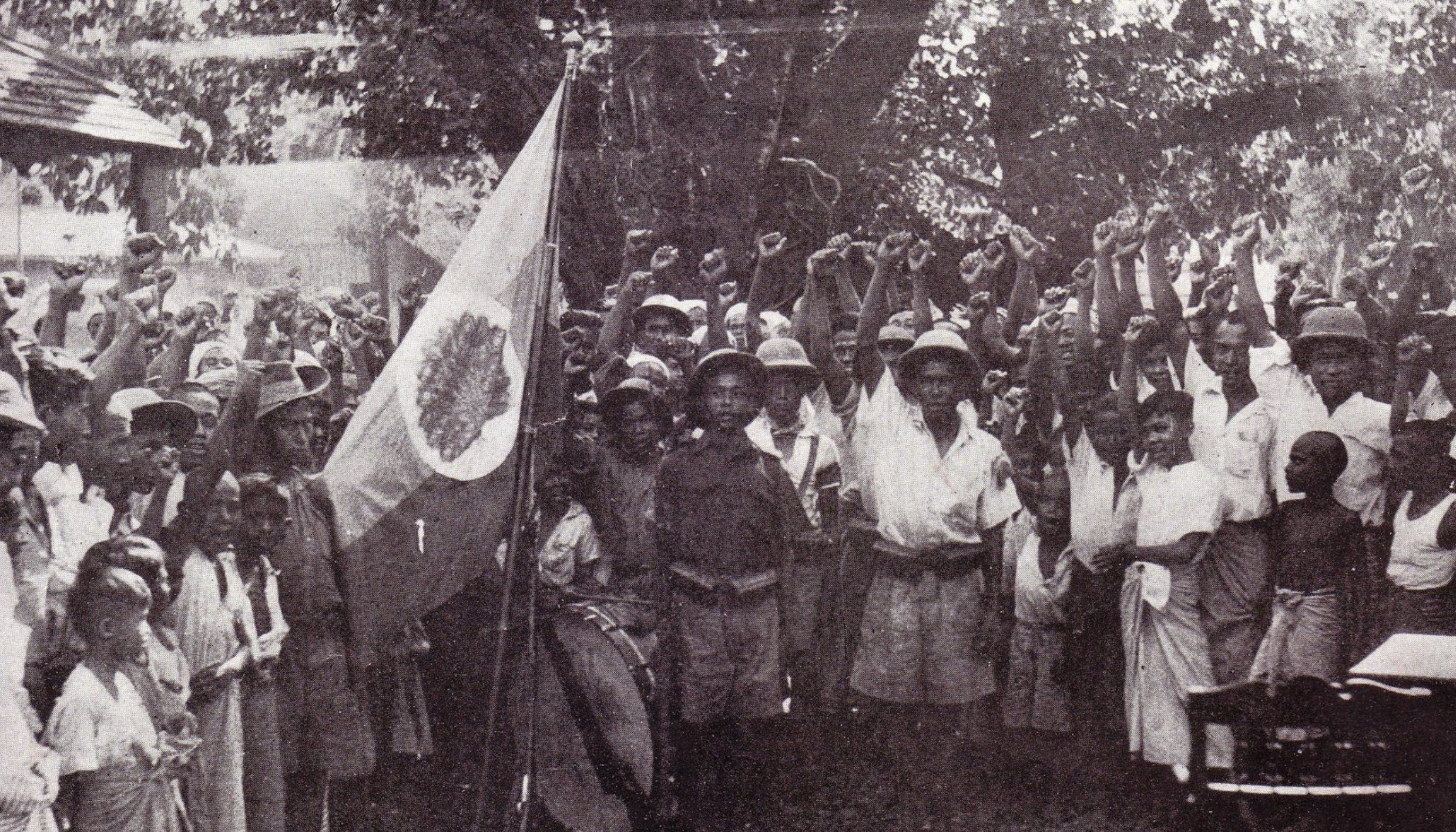 Burmese people and soldiers of the BIA with their flag. 